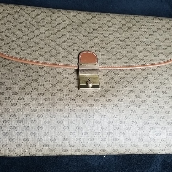 COPY - Vintage Gucci Briefcase - Picture 3 of 16